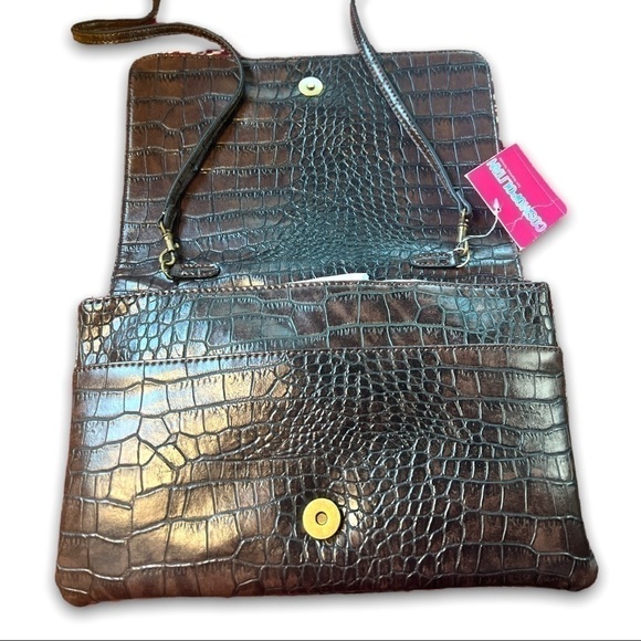 Nwt cosmopolitan brown faux crocodile clutch/Crossbody purse - Picture 3 of 11